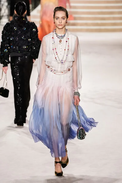 Look 25